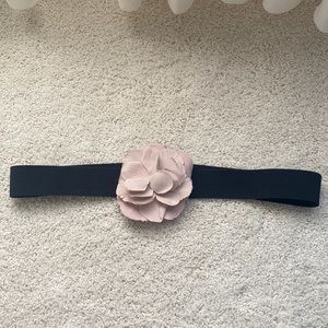 Torrid size 2 elastic belt with flower accent